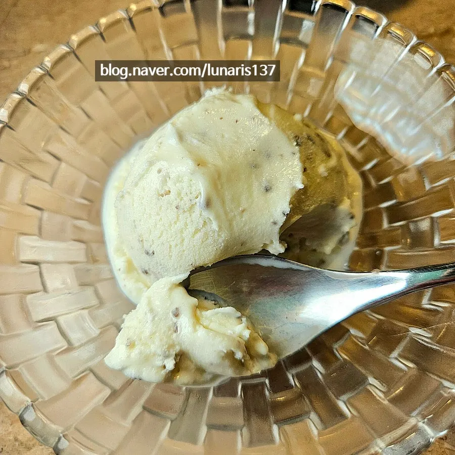 Close-up of the gelato with a hint of truffle aroma