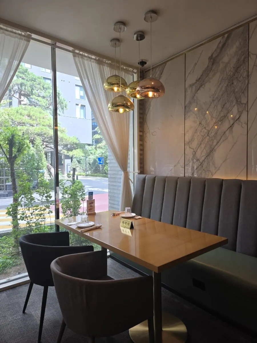 Table seating with generous spacing