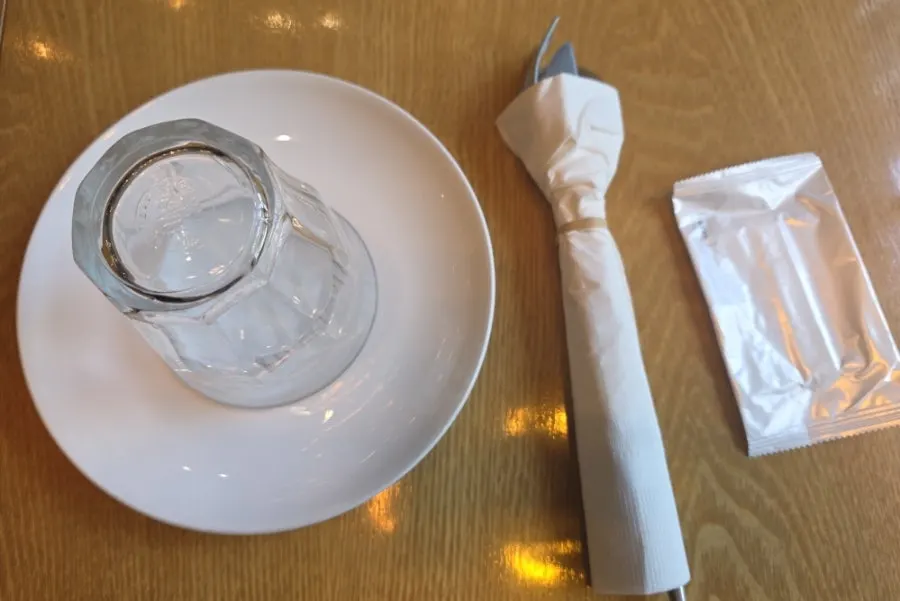 Table setting with the lunch sets shared between two