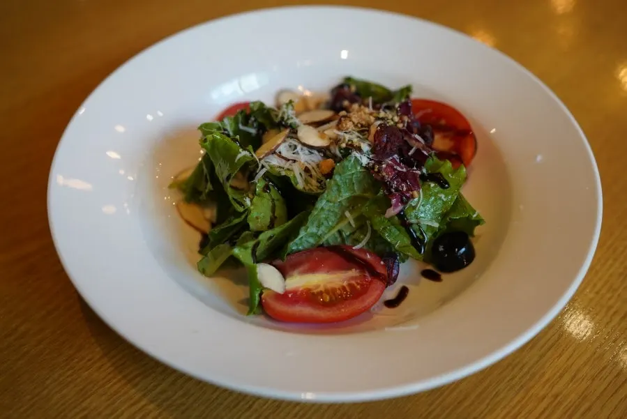 Garden salad with cherry tomatoes