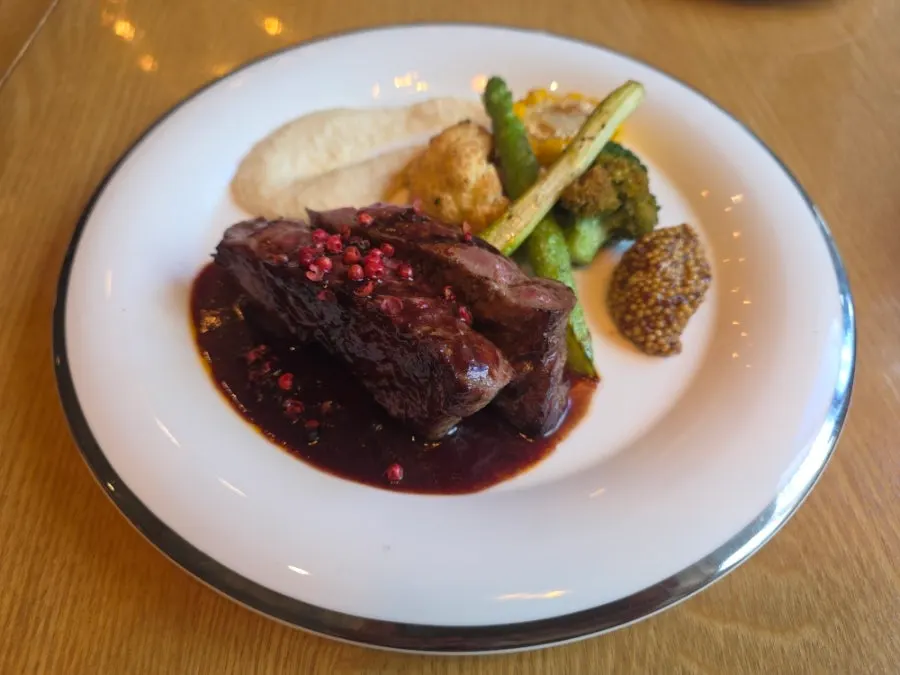 Lunch set steak sliced in half, plated