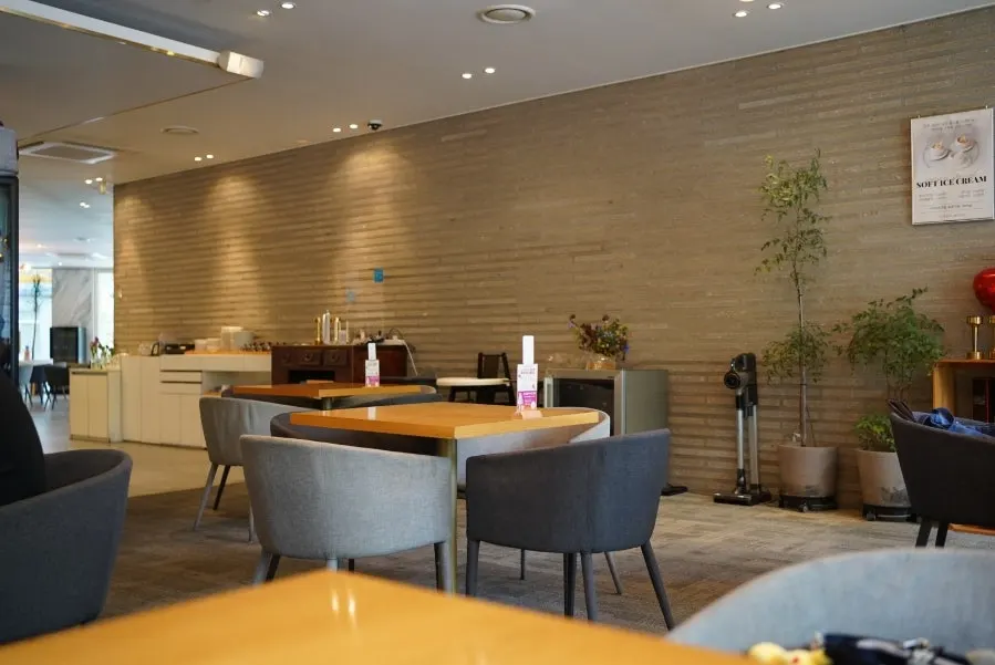 Table with steak and pasta placed together