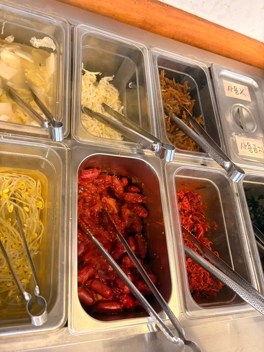 Basic banchan spread at Obongjip Samseong Branch