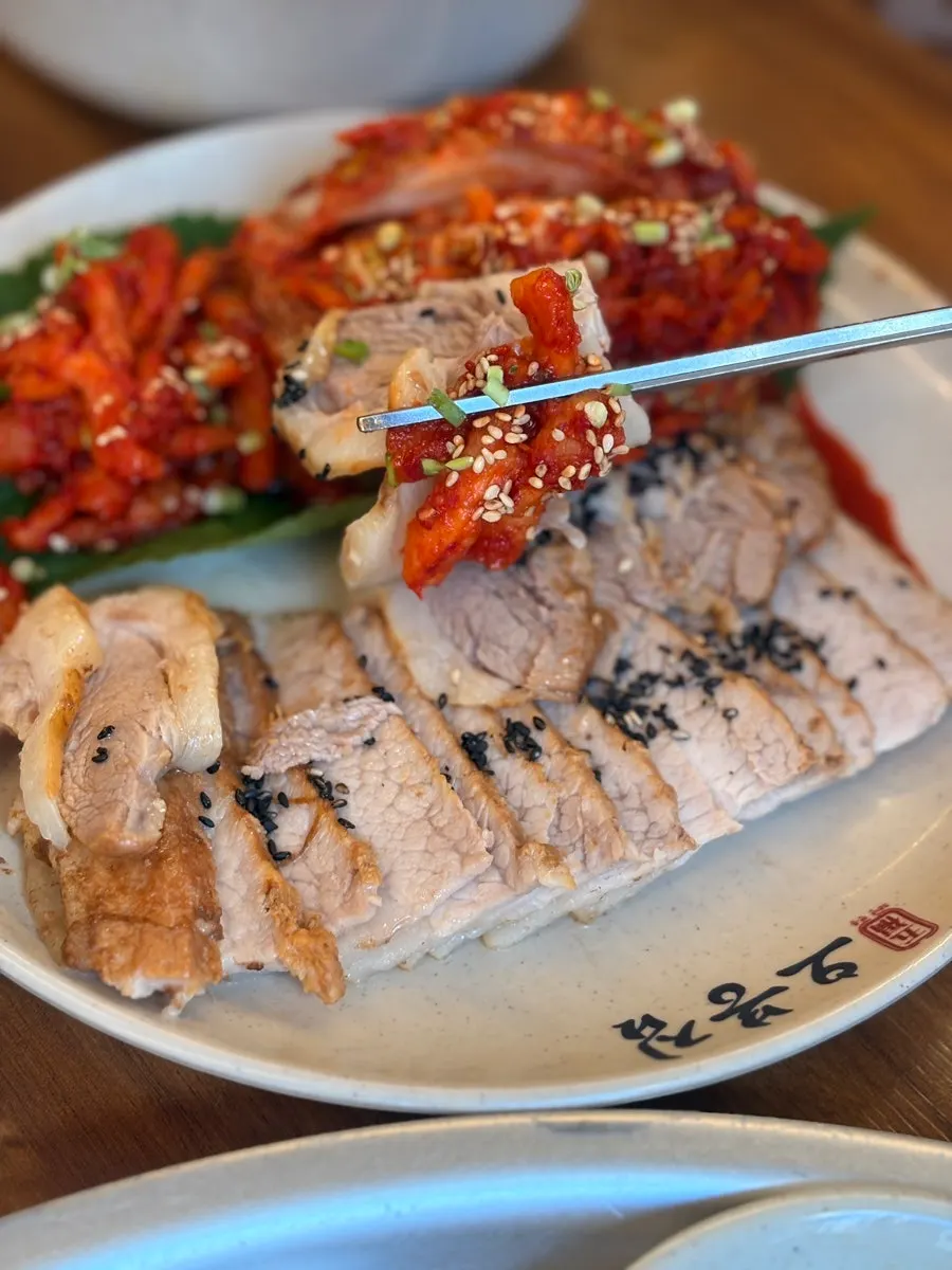 Close-up of the small bossam plate at Obongjip