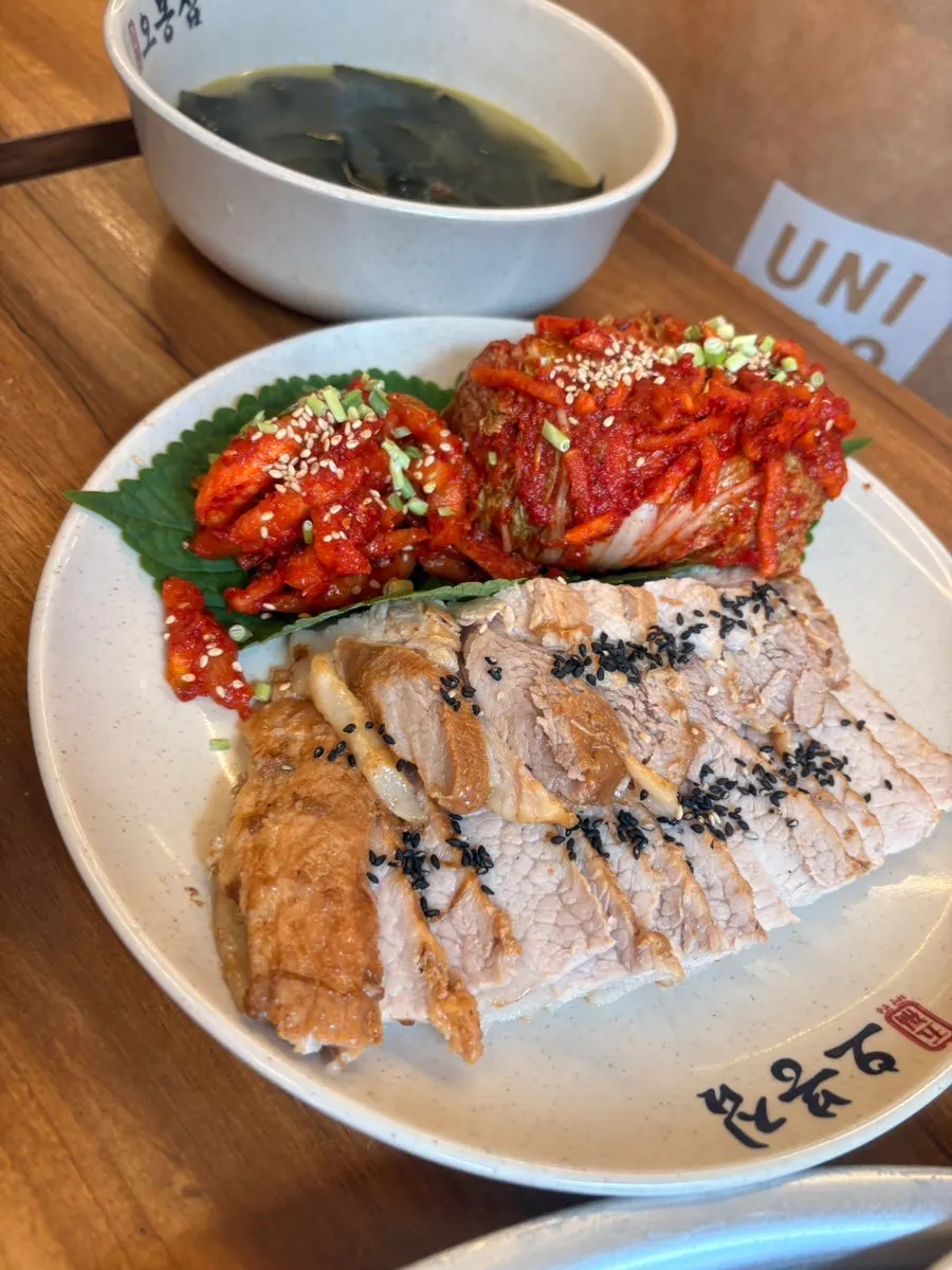 Bossam meat placed next to the octopus stir-fry