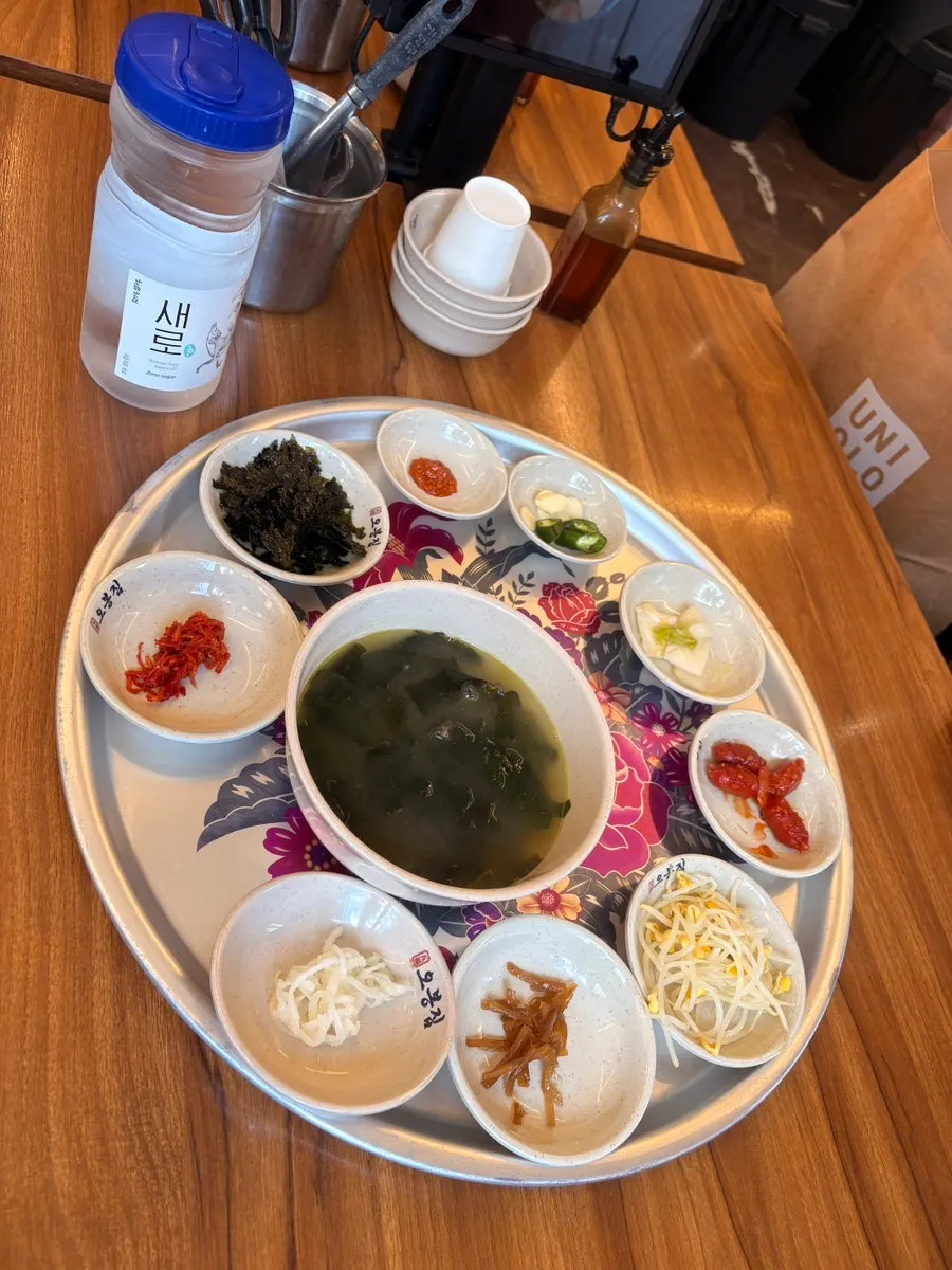 Jaengban makguksu mixed and ready to eat