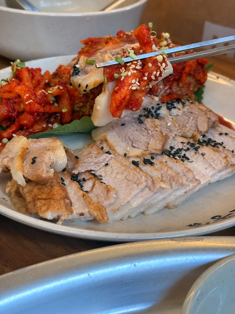 Table mid-meal with the Obong Special set
