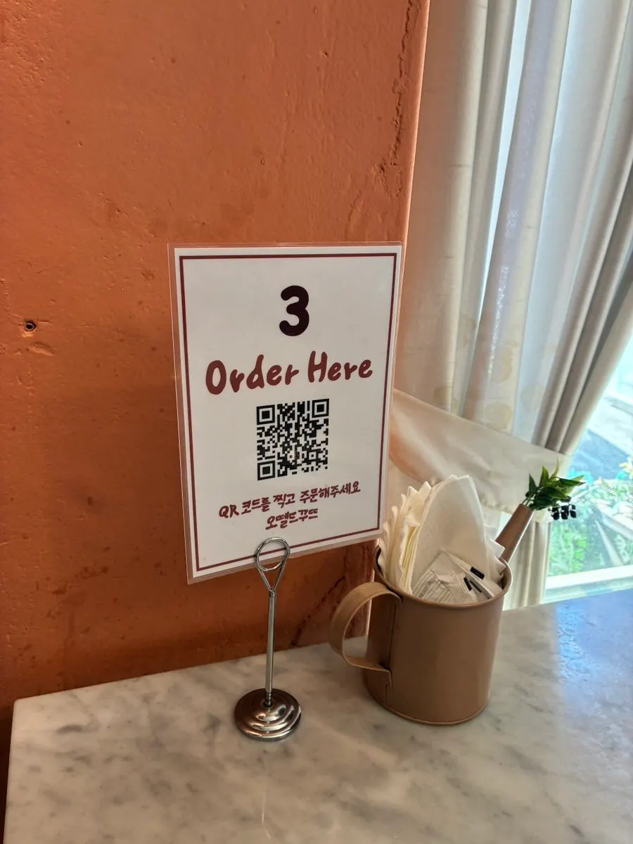 Seating at Hôtel de Couture with table QR ordering guide