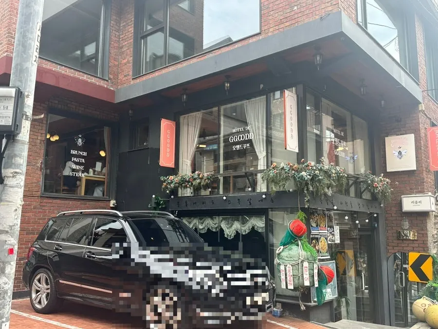 연남동 오뗄드꾸뜨 건물 코너 외관