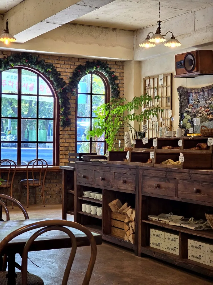 Café interior with vintage decor pieces