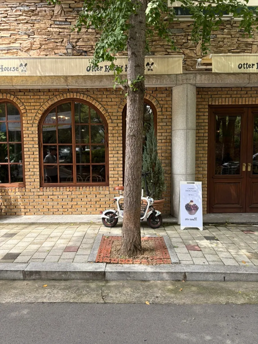 해외 레스토랑 느낌의 카페 외관