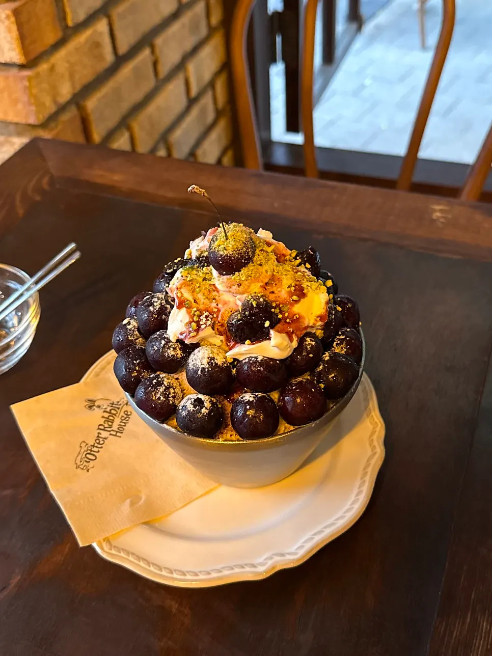 통체리가 올라간 체리빙수 한 그릇