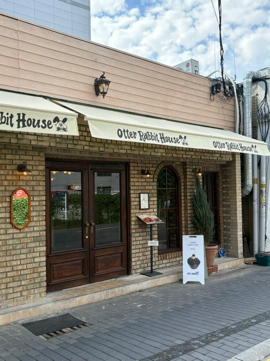 Antique-style exterior of Otter Rabbit House Jongno Branch