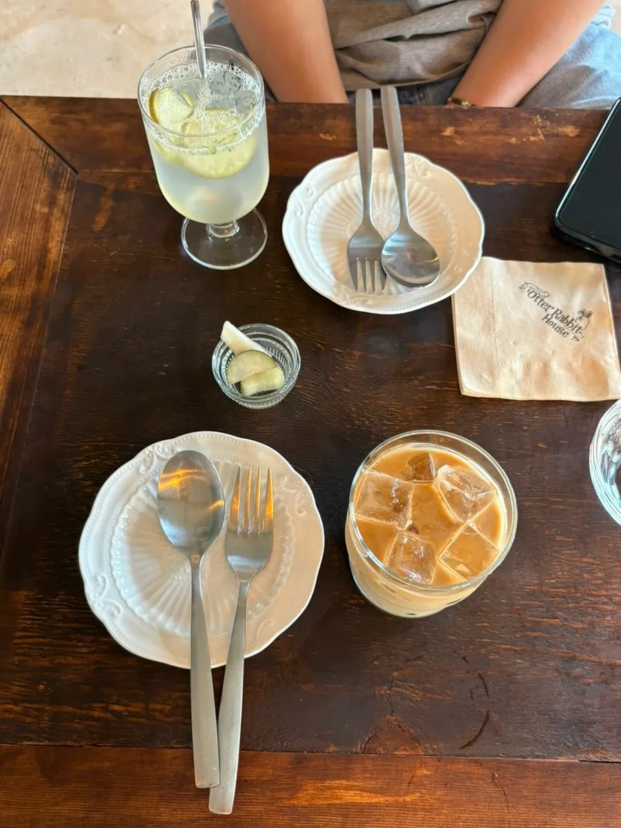 Baera-min ade and caffe latte