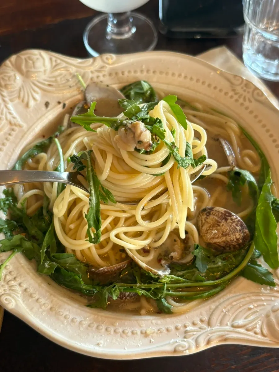 Close-up of pasta with whole garlic cloves and clams
