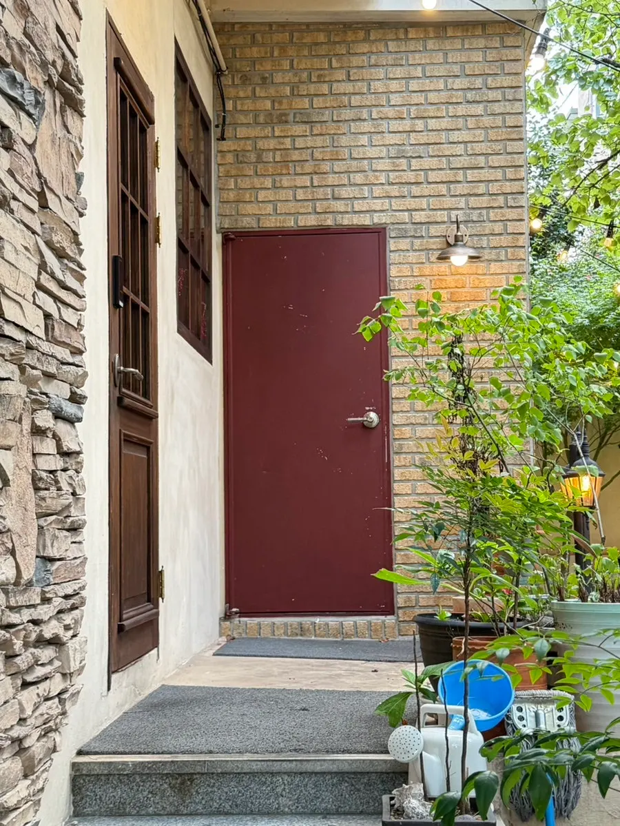 Entrance path leading inward from the road to the café