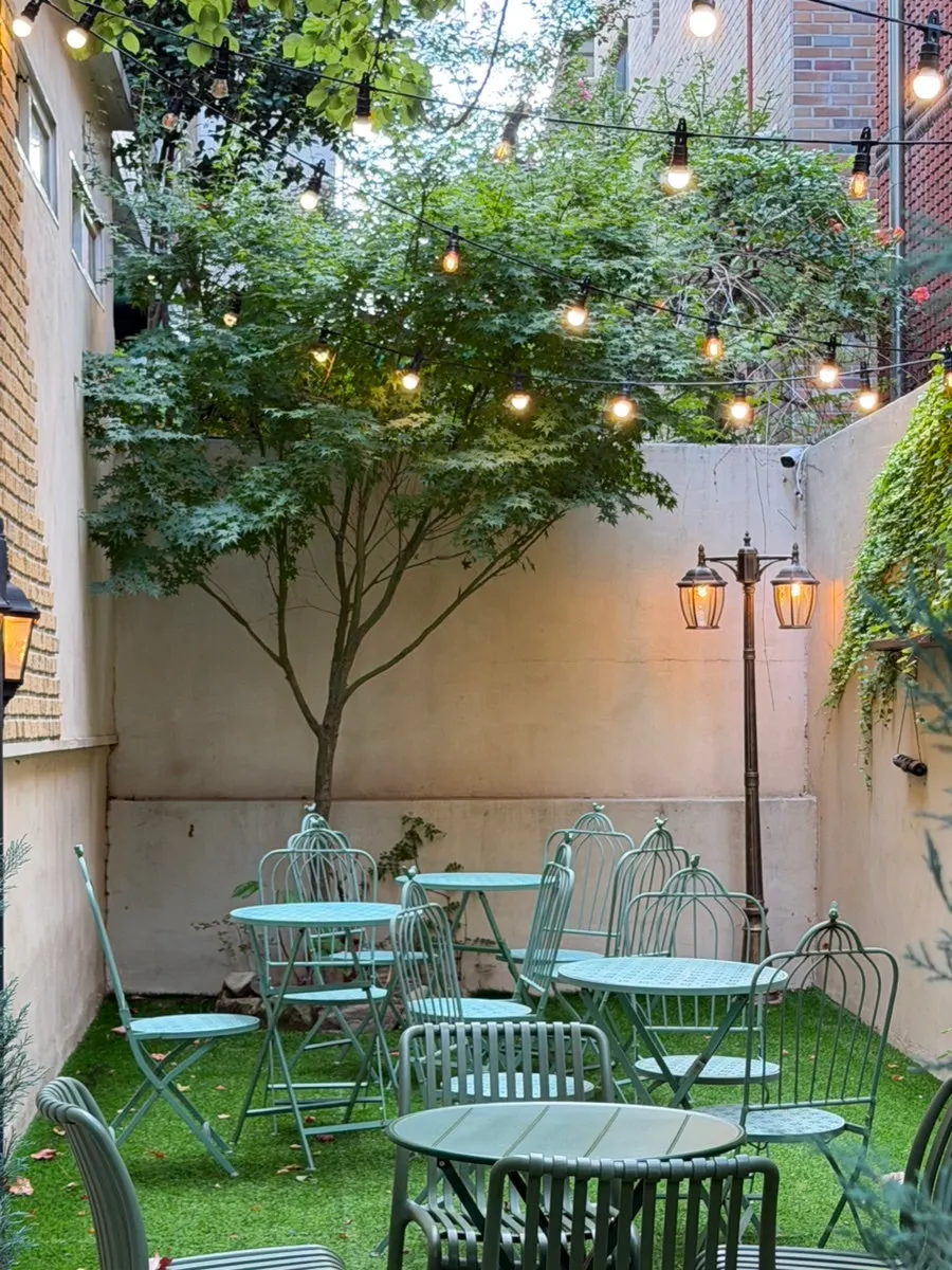 Café seating layout with two-tops and group tables