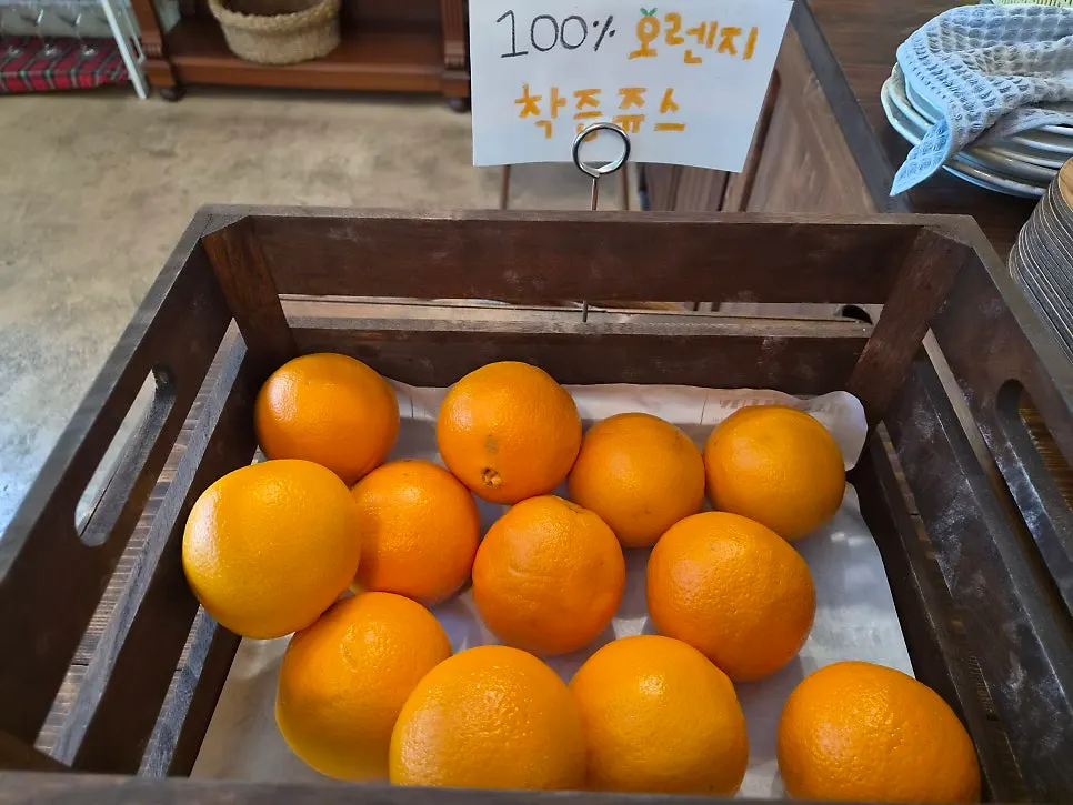 카페 안쪽 베이커리 코너 진열