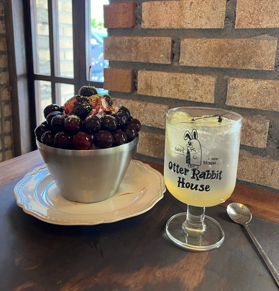 Cherry bingsu and Baerami Ade on the table