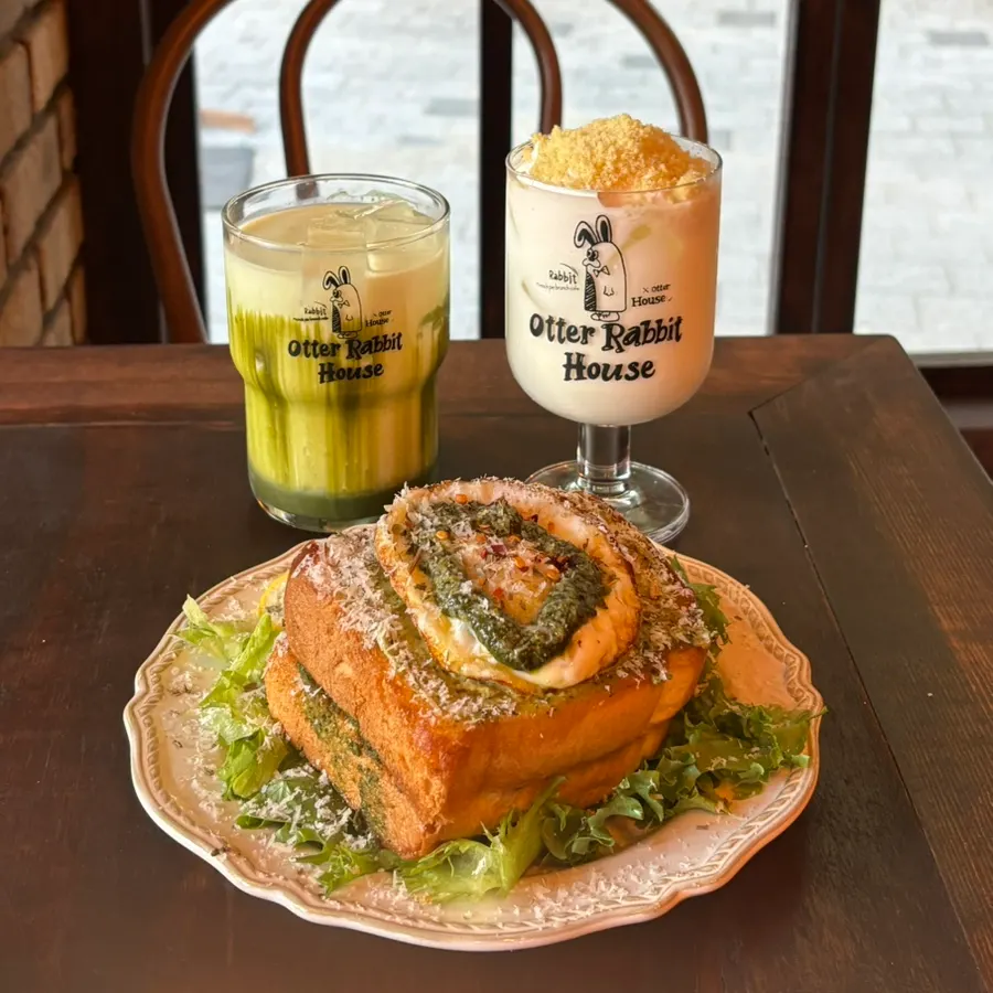 Brunch and drinks placed on the table