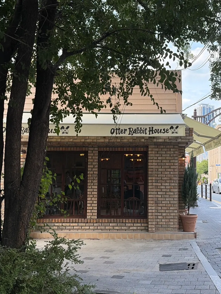 Brick-style café exterior