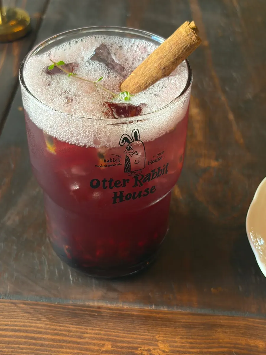 Iced passionfruit mulled wine tea