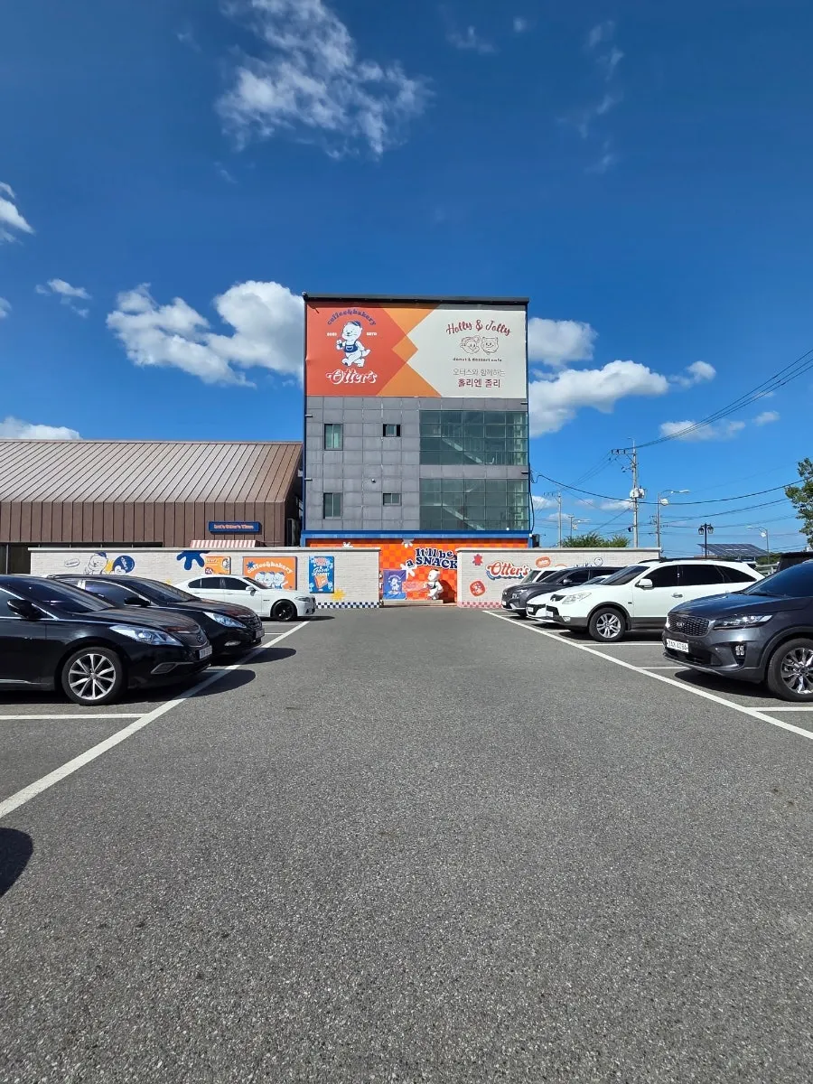 Full view of the large bakery café building, Otters