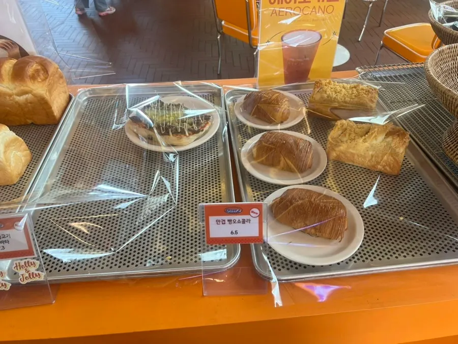 Bread display at the bakery café
