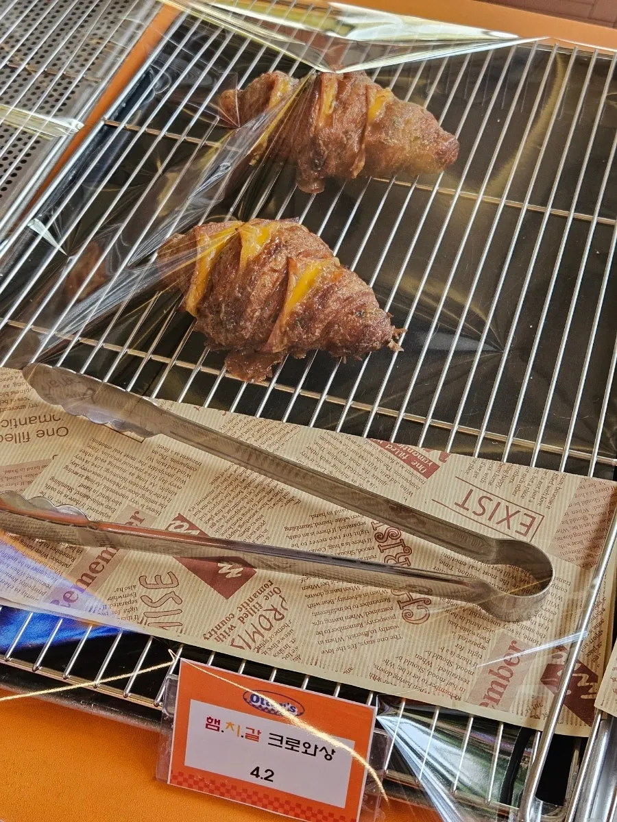 모임 이용이 가능한 카페 공간