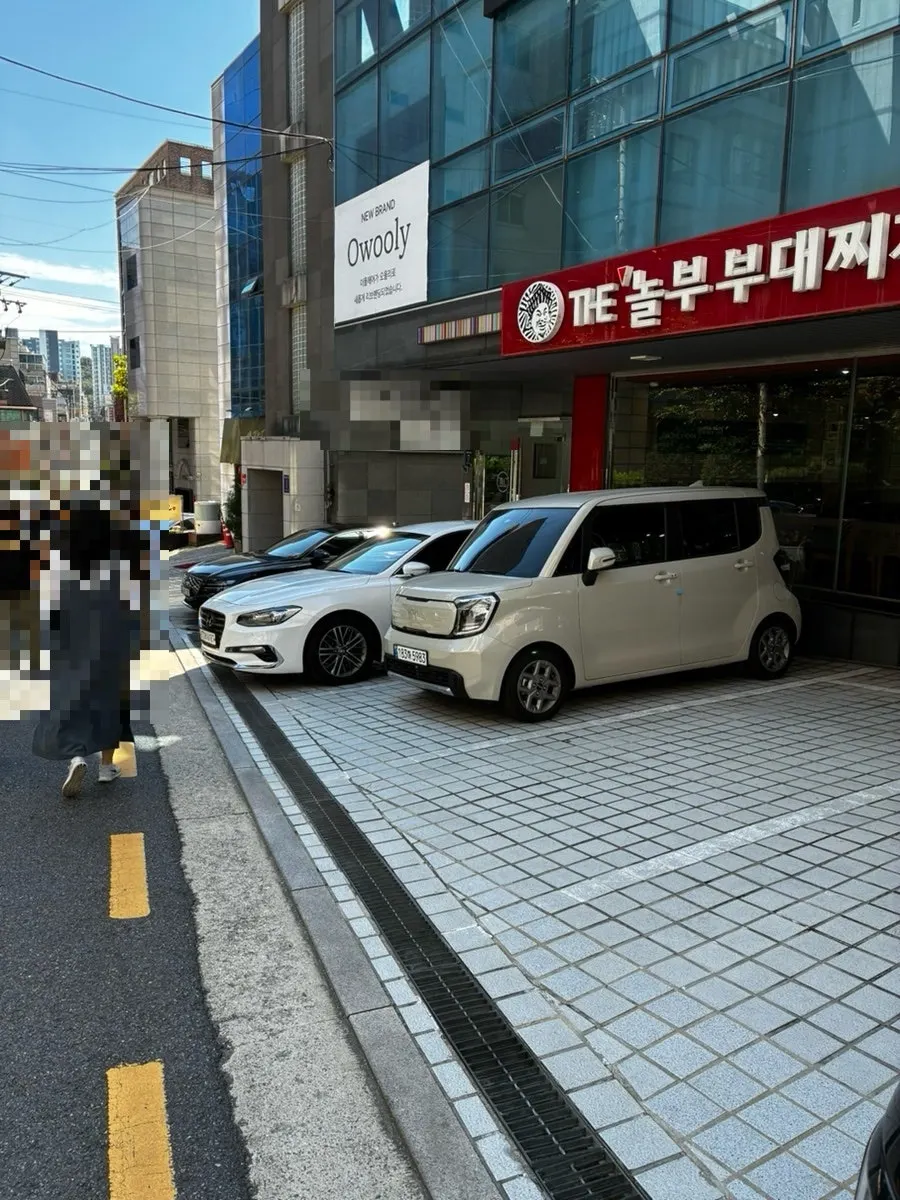 Street view of Yeoksam-ro 33-gil on the way to Owlly Yeoksam Branch