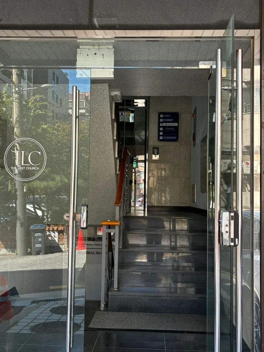 Parking space in front of the Owlly Yeoksam Branch building