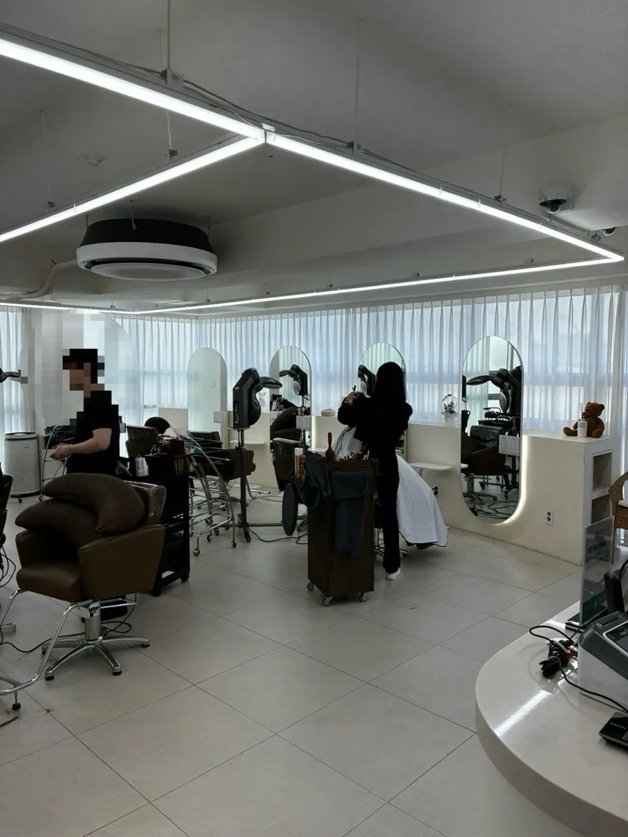 Spacious, bright service area inside Owlly Yeoksam Branch