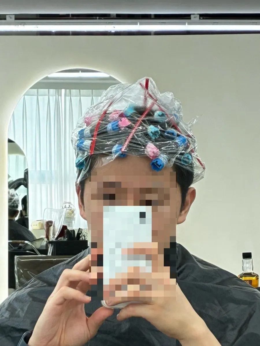 Rolling the perm rods for the side-part perm