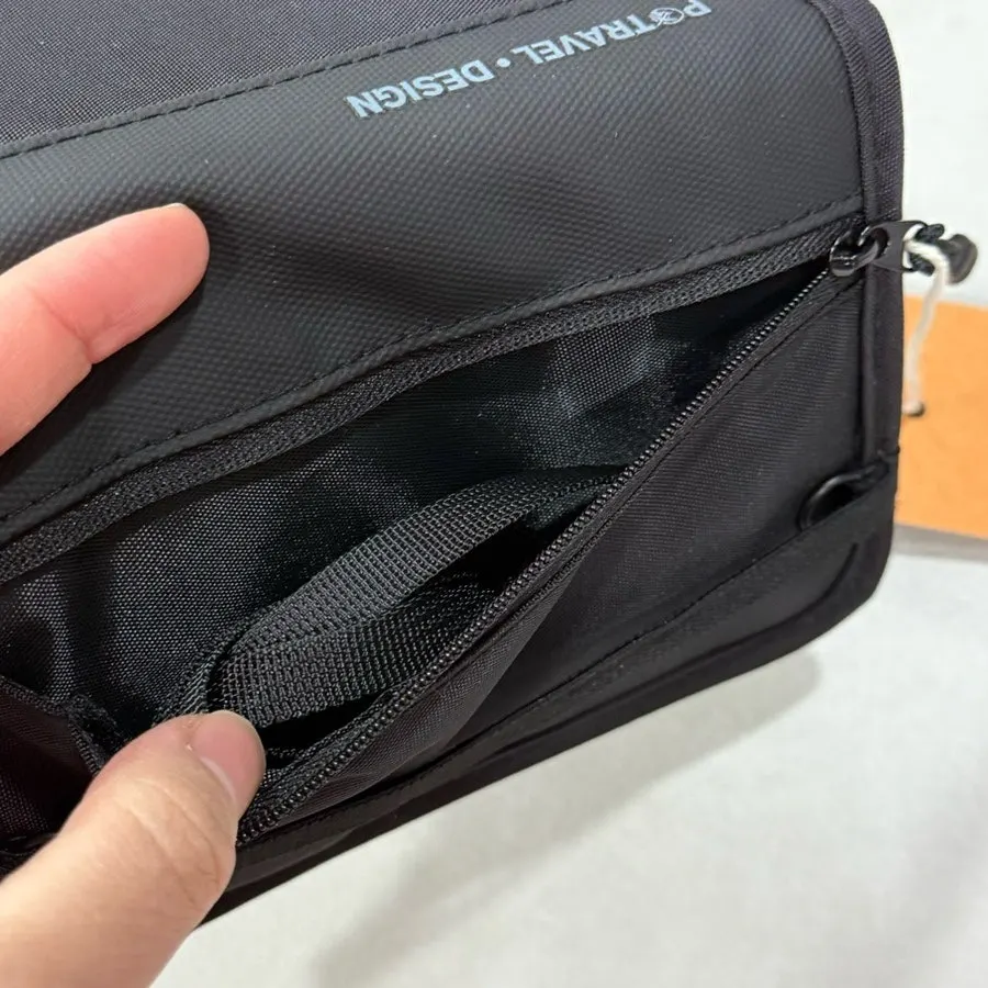Zippered back pocket for storing coins separately