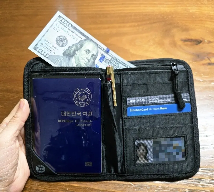 Packly passport wallet for sorting and storing cash