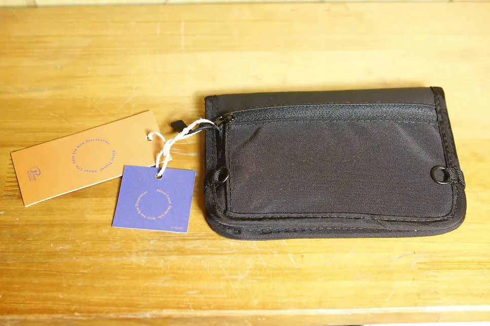 Packly RFID-blocking wallet for storing cards on overseas trips