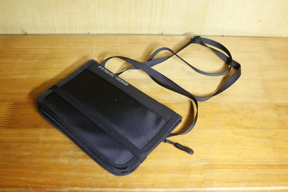 Travel wallet prepared with an expected RFID-blocking feature