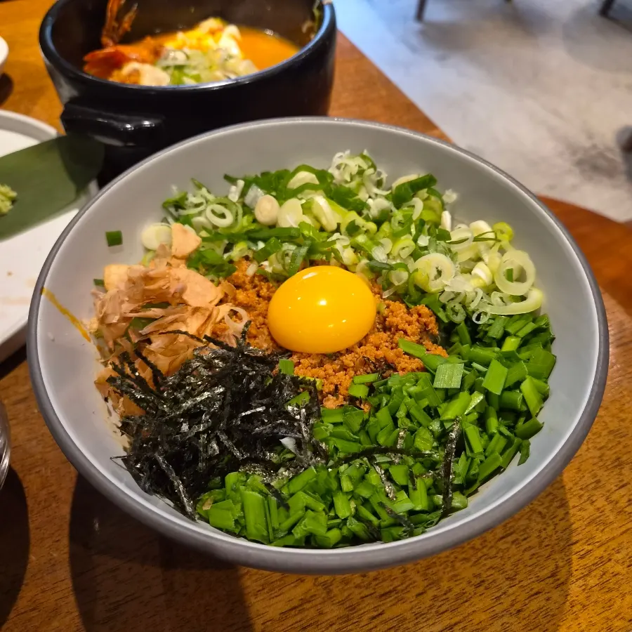 고명이 올라간 파동 마제소바