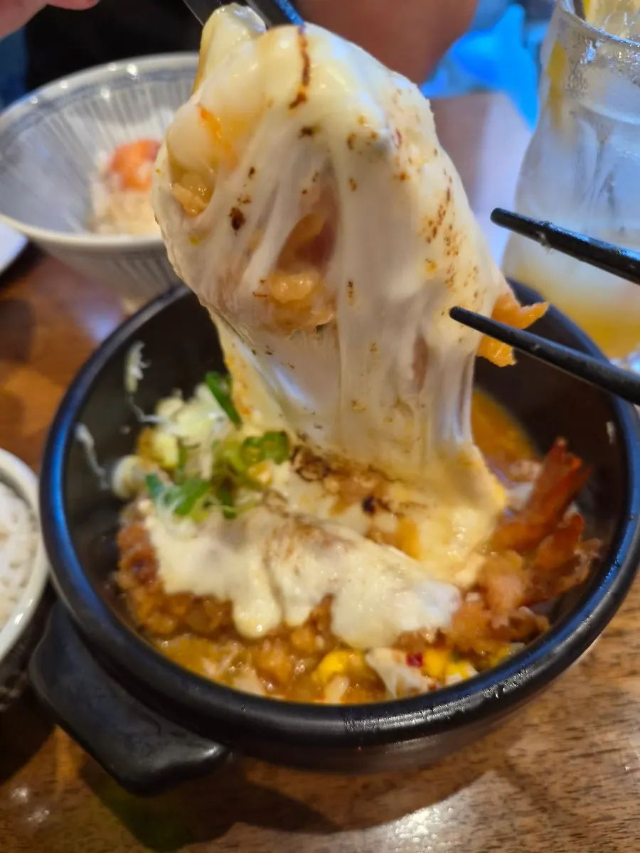 쭉 늘어나는 김치치즈나베 치즈