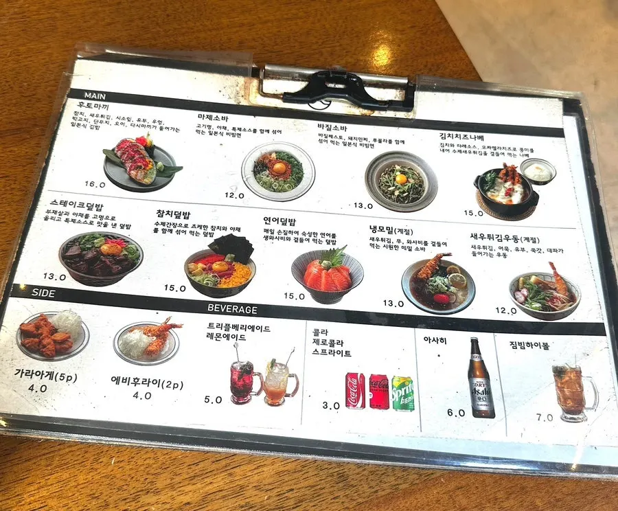 후토마끼 소바 나베 덮밥이 있는 파동 메뉴판