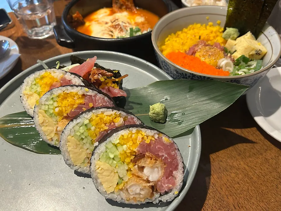 속재료가 꽉 찬 파동 후토마끼 한 접시