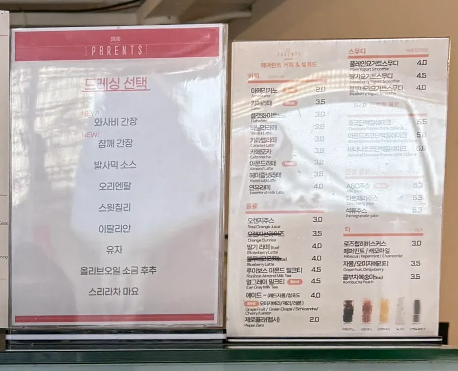 널찍하고 깔끔한 중앙동점 내부 좌석