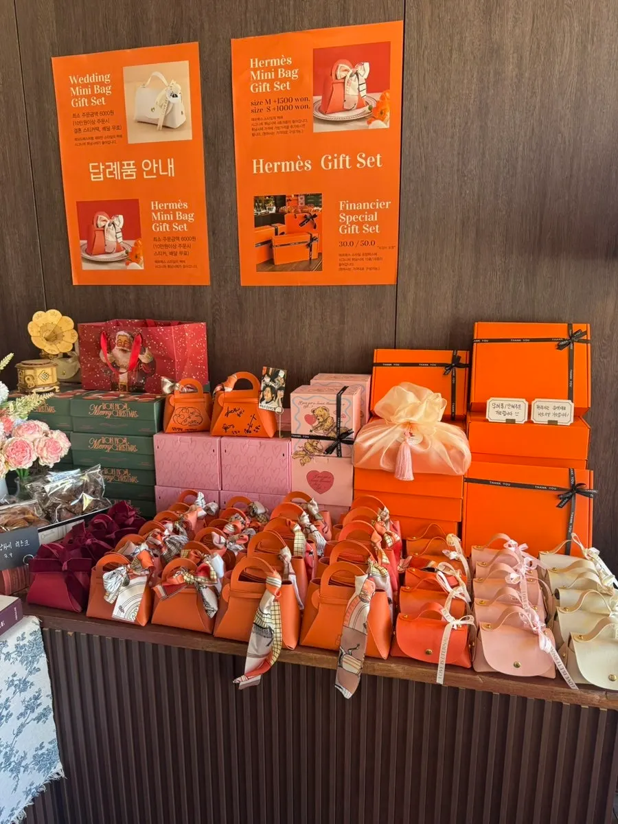 Caja del set de regalo insignia estilo Hermès en naranja