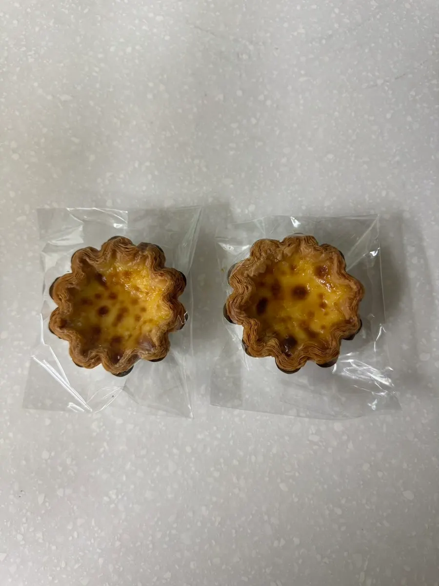 Egg tart de hojaldre con forma de flor