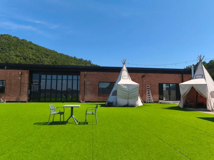 Barirus outdoor lawn terrace with glamping-style tables