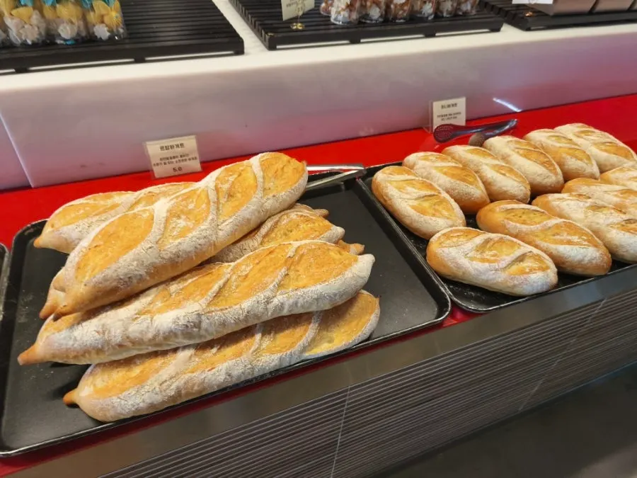 Bread price tags and display corner at Barirus