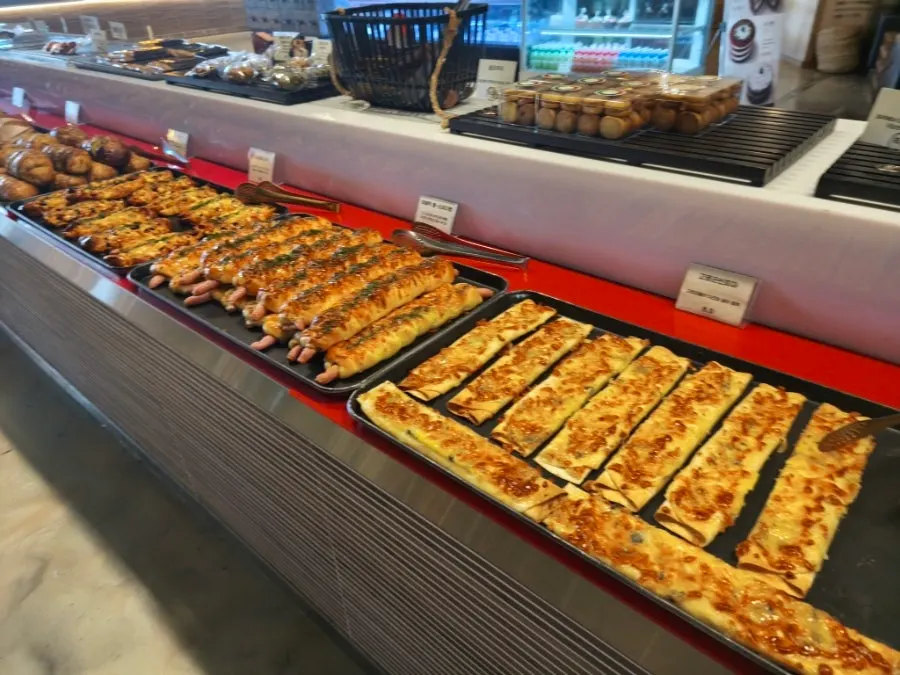 Four kinds of Barirus bread on a tray