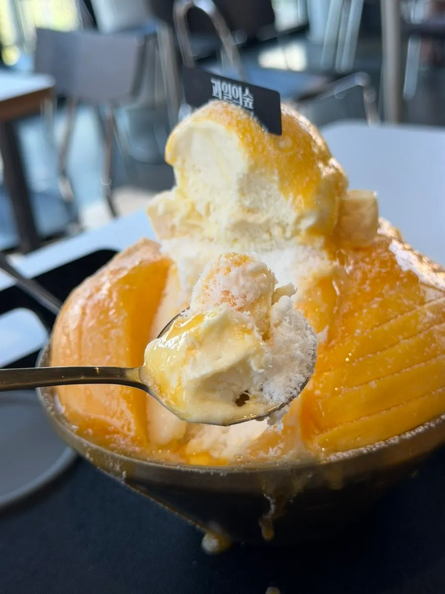 Fresh mango served separately on a plate