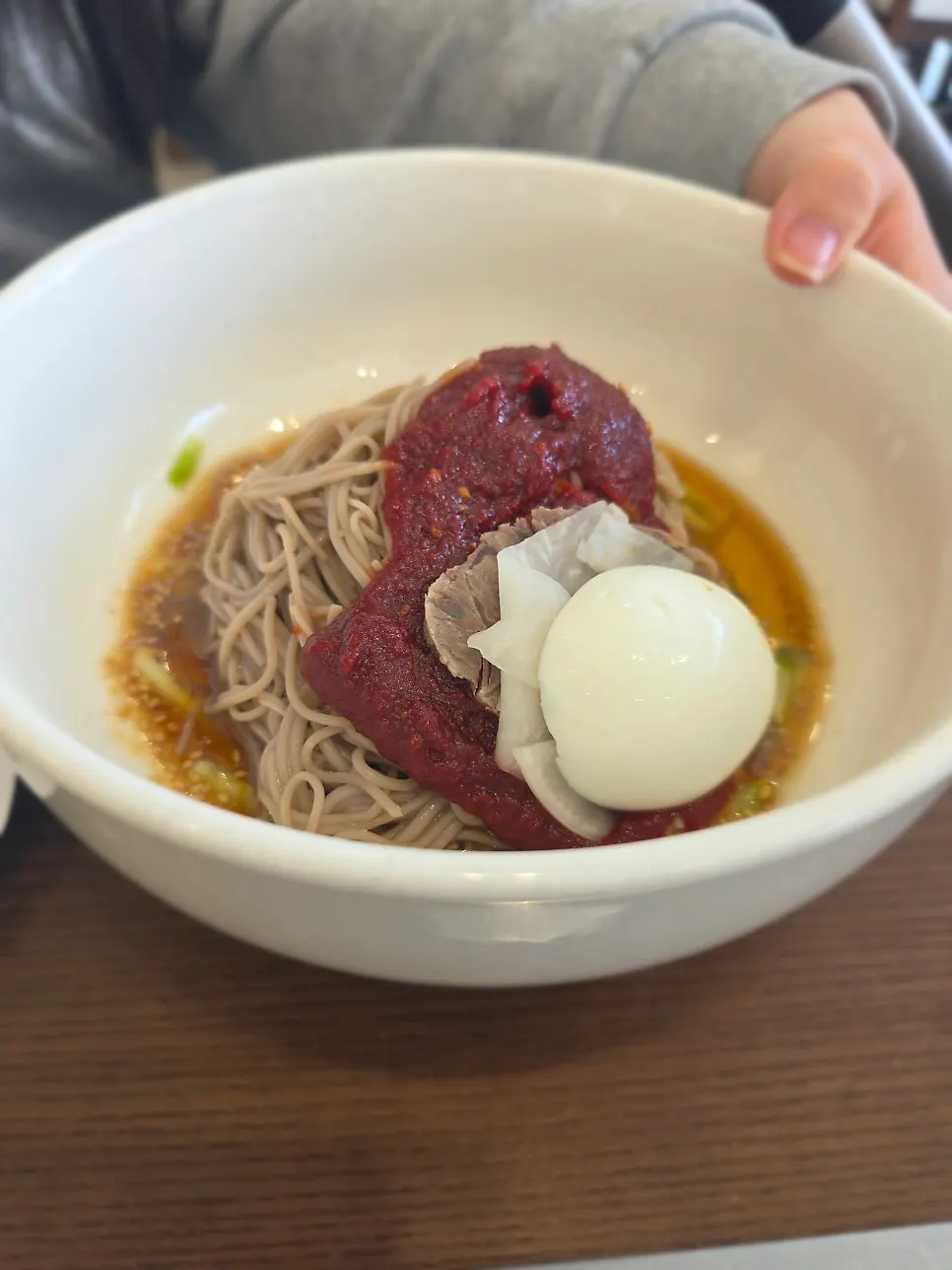A bowl of bibim makguksu at Bubyeokjeong Pyeongyang Mandu