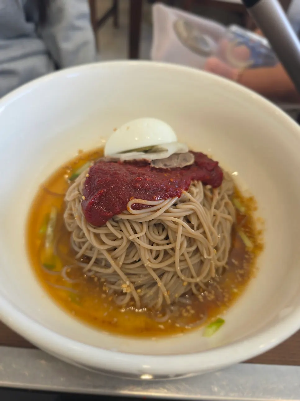 Bibim makguksu mixed with seasoning at Bubyeokjeong